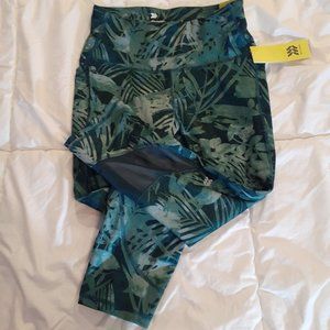 Contour Curvy High Rise Capri Small All in Motion